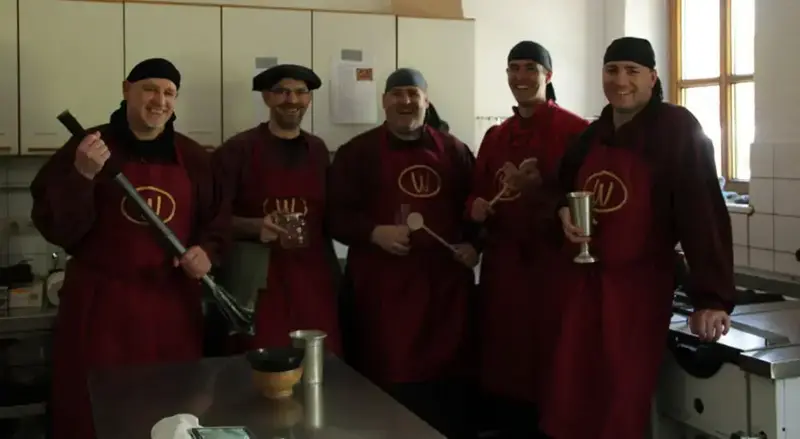 Larp Familie Wirkstroem beim Kochen Larp Familie Wirkstroem beim Kochen