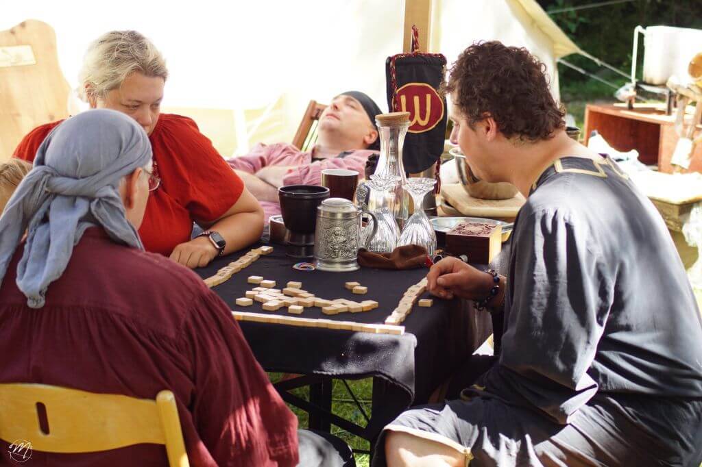 Wirkstroems mit Freunden beim Spielen Wirkstroems mit Freunden beim Spielen