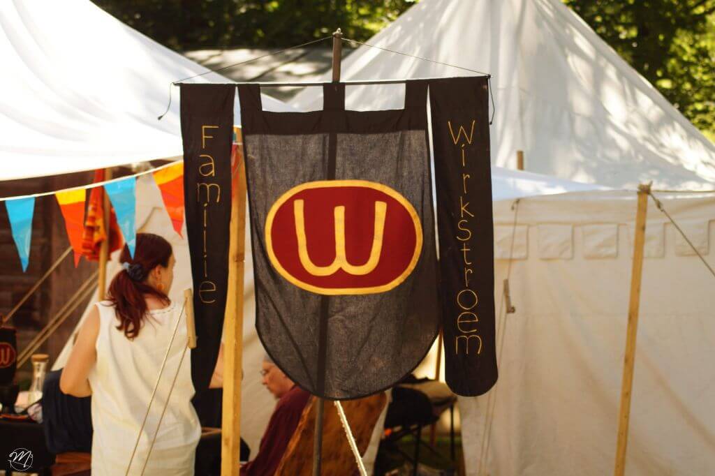 Das Banner der Familie Wirkstroem auf Reisen Das Banner der Familie Wirkstroem auf Reisen